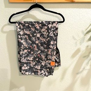Lululemon floral scarf / wrap